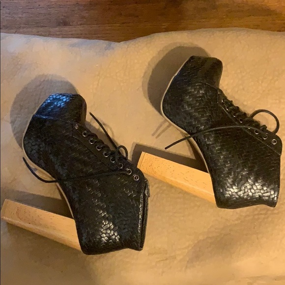 ”Shoedazzle” booties - Picture 1 of 7